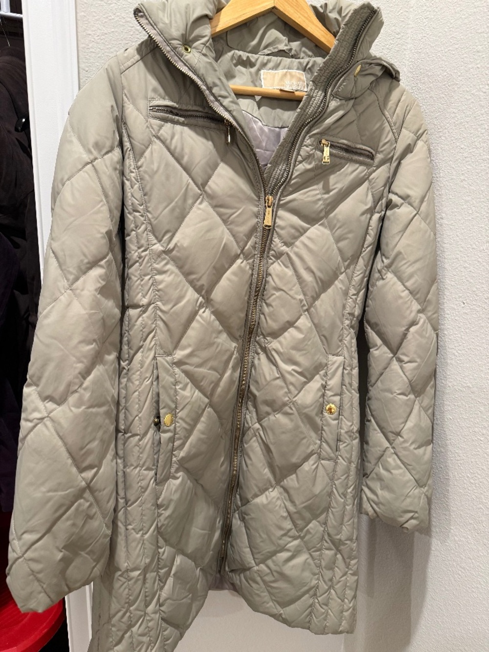 Michael kors Women’s Light Gray Quilted Puffer Coat with Hood